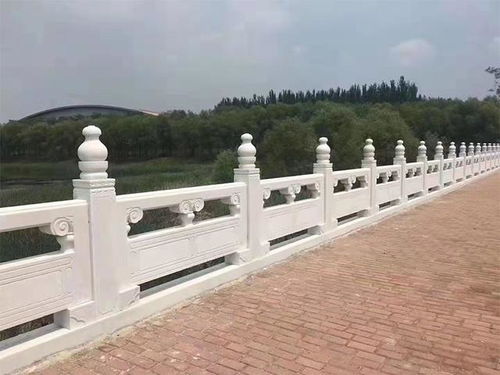 石栏立景——花岗岩与青石栏杆在景区中的双重美学